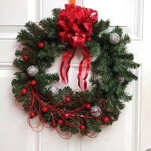 CHRISTMAS NWT Winter Seasonal Holiday Wreath Glitter & Beaded Ornaments